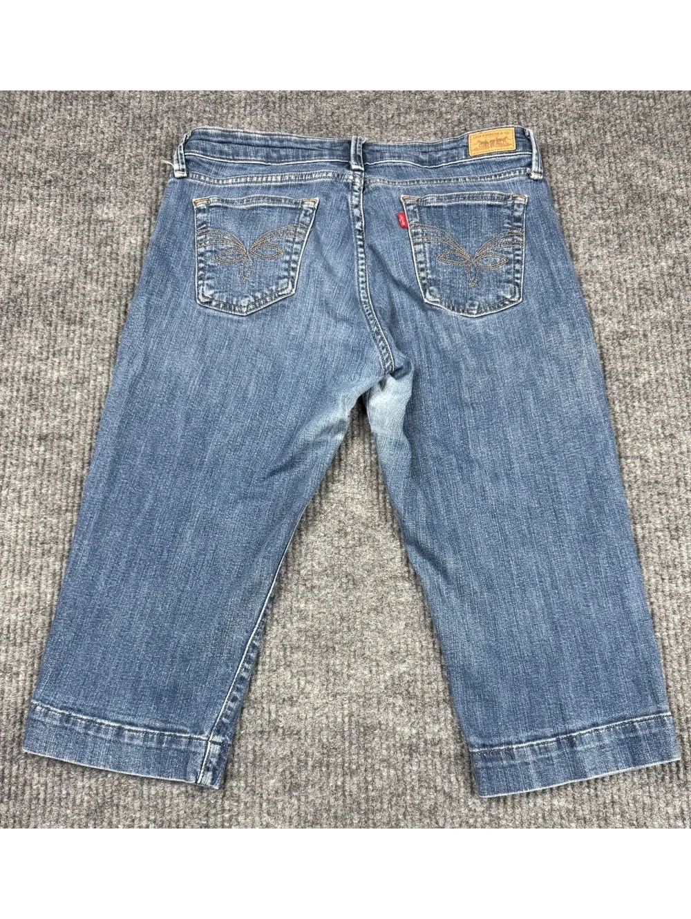 Levi’s 545 Women’s Capri Jeans Size 8 Medium Wash Stretch Denim